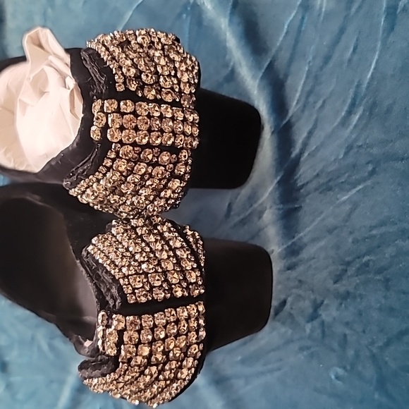 NIB Tory Burch velvet Josephine pumps - Picture 4 of 8